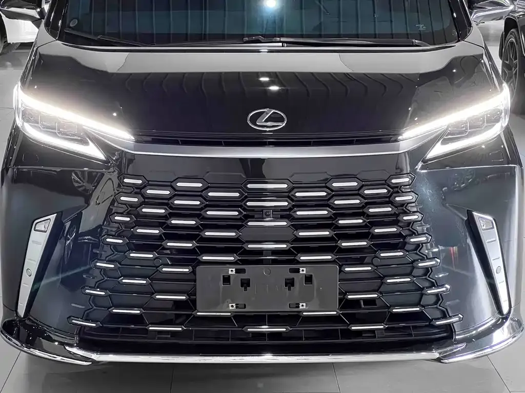 Lexus LM — фото 4