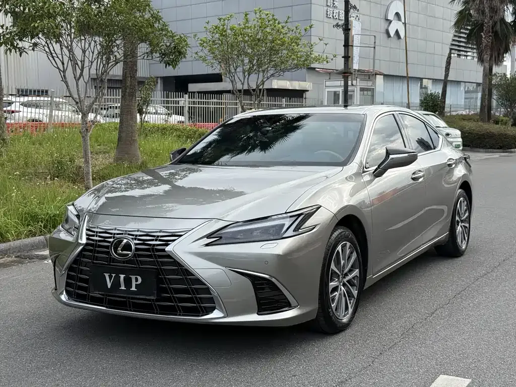 Lexus ES — фото 1
