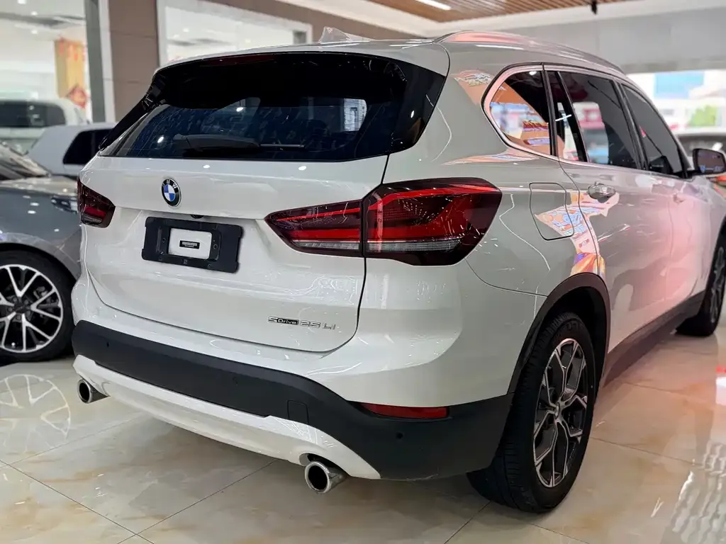 BMW X1 — фото 8