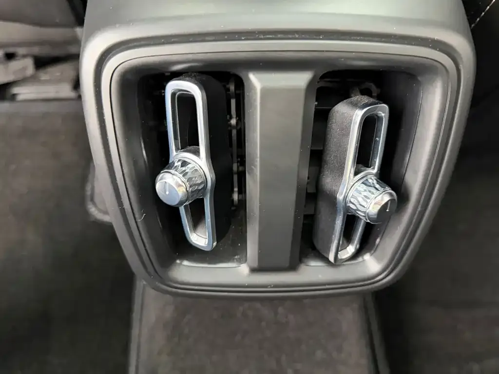Volvo XC40 — фото 2