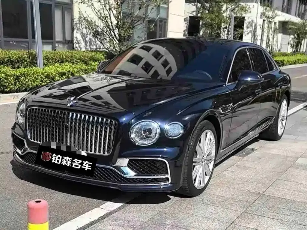 Bentley Flying Spur — фото 1