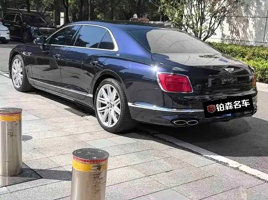 Bentley Flying Spur — фото 6