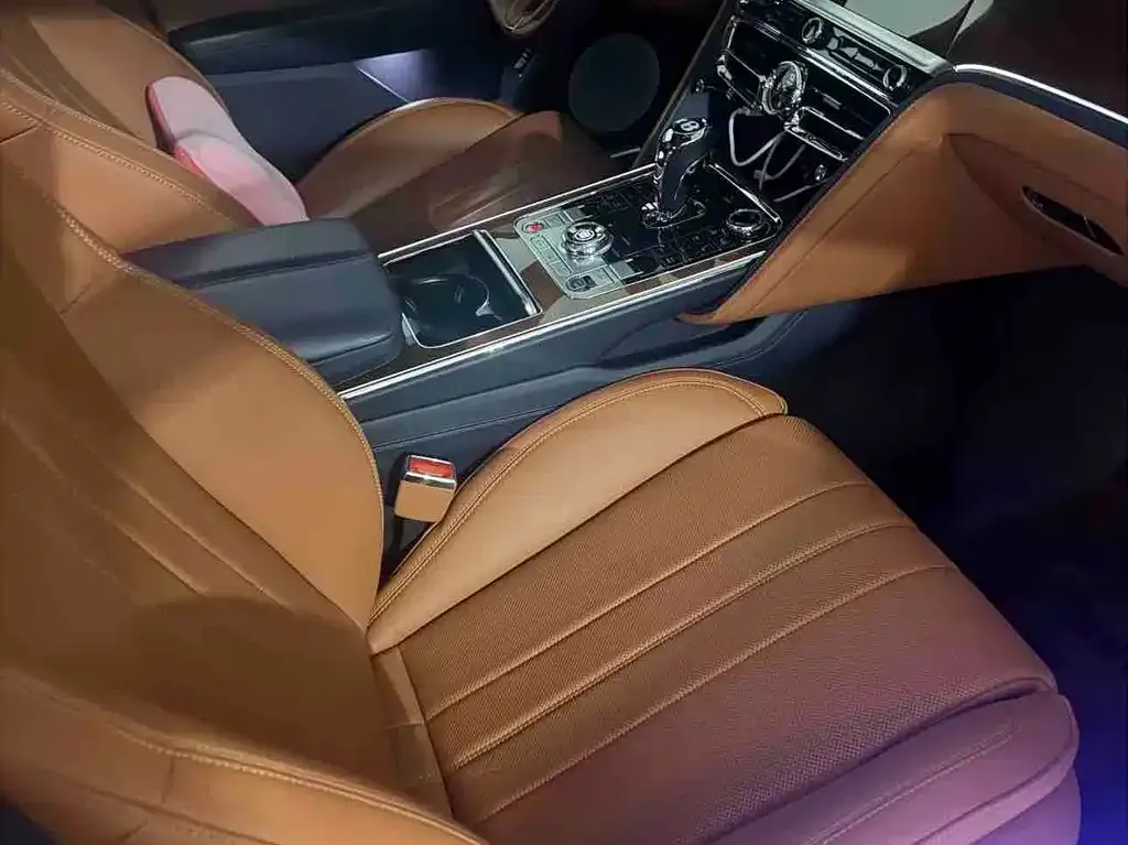 Bentley Flying Spur — фото 3