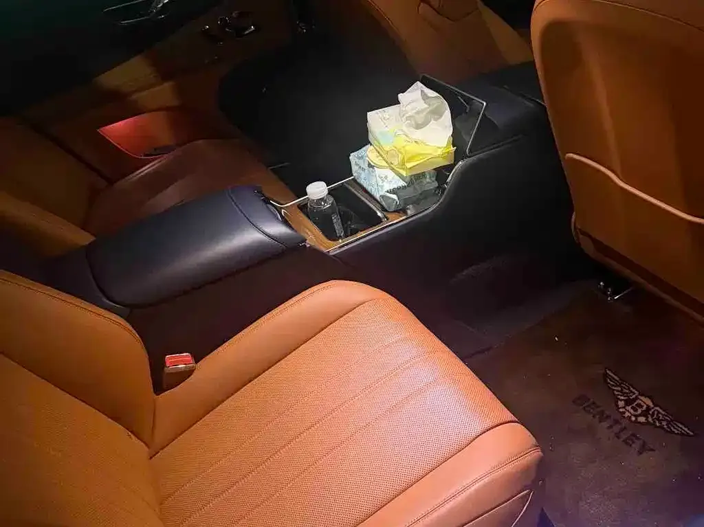 Bentley Flying Spur — фото 2
