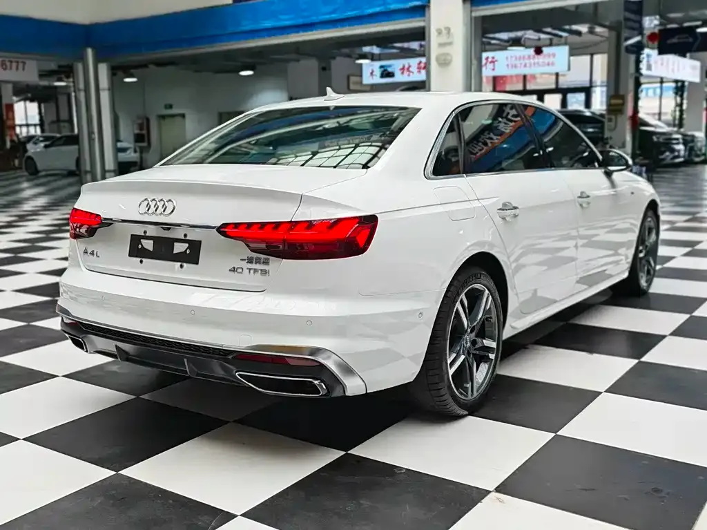 Audi A4L — фото 2