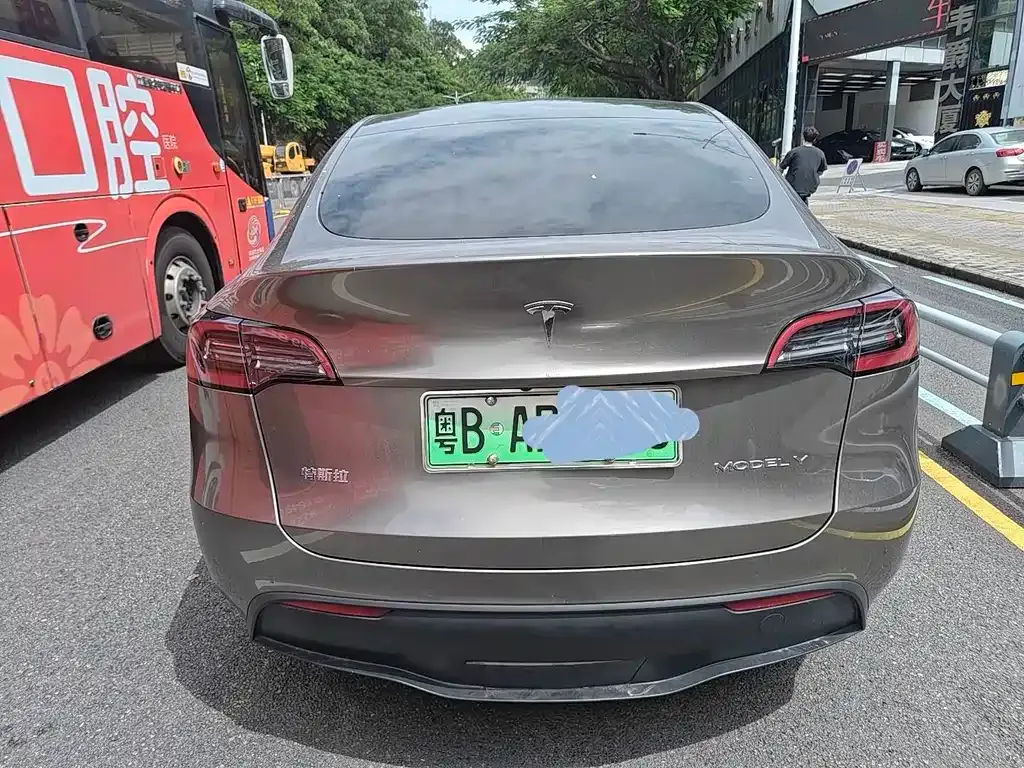 Tesla Model Y — фото 9