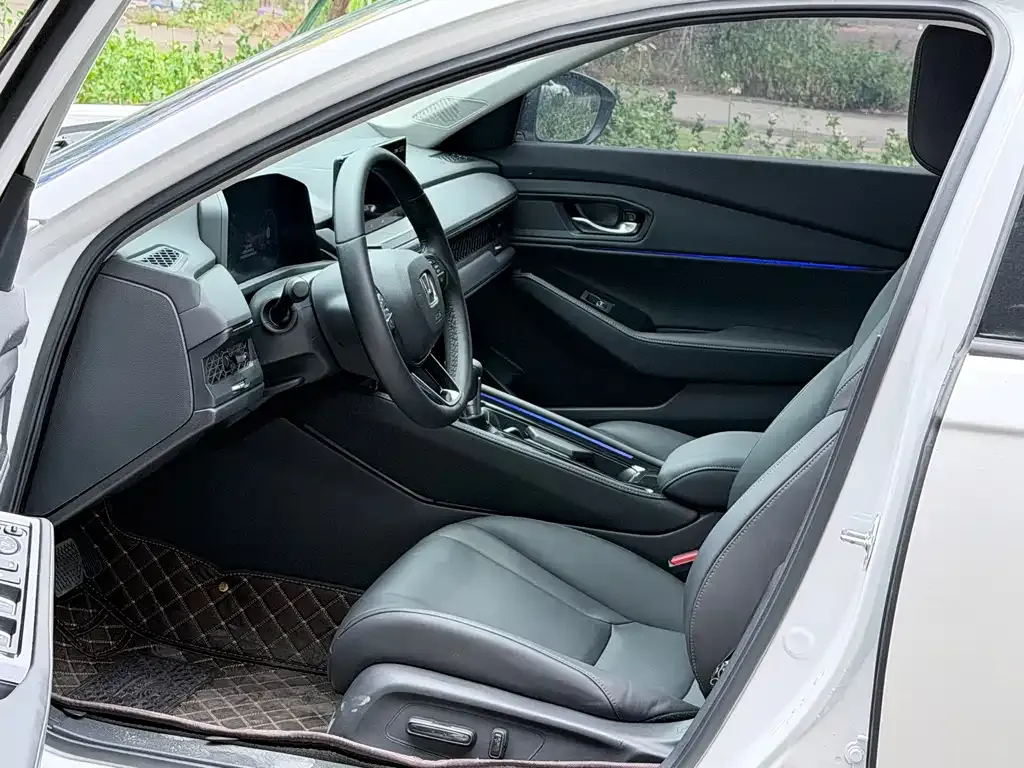 Honda Accord — фото 10