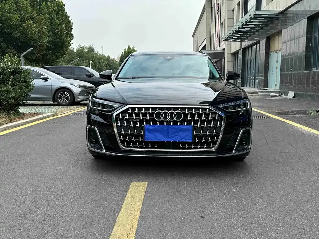 Audi A8 — фото 6