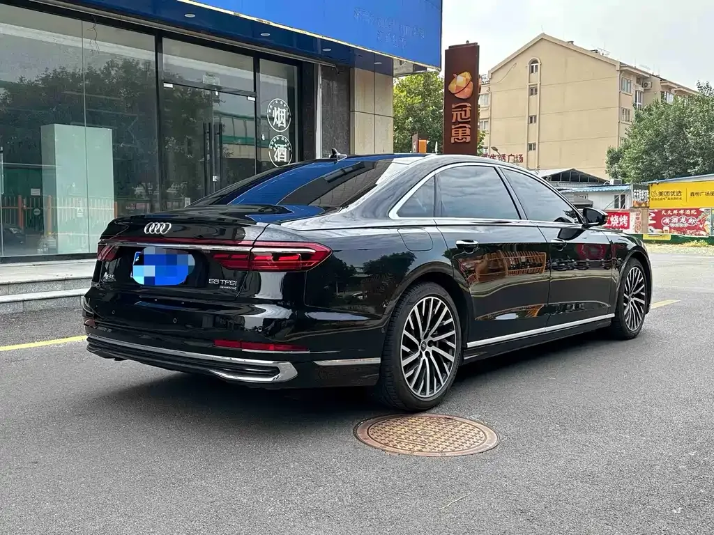 Audi A8 — фото 8