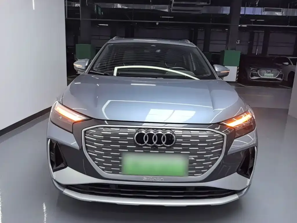 Audi Q4 e-tron — фото 2