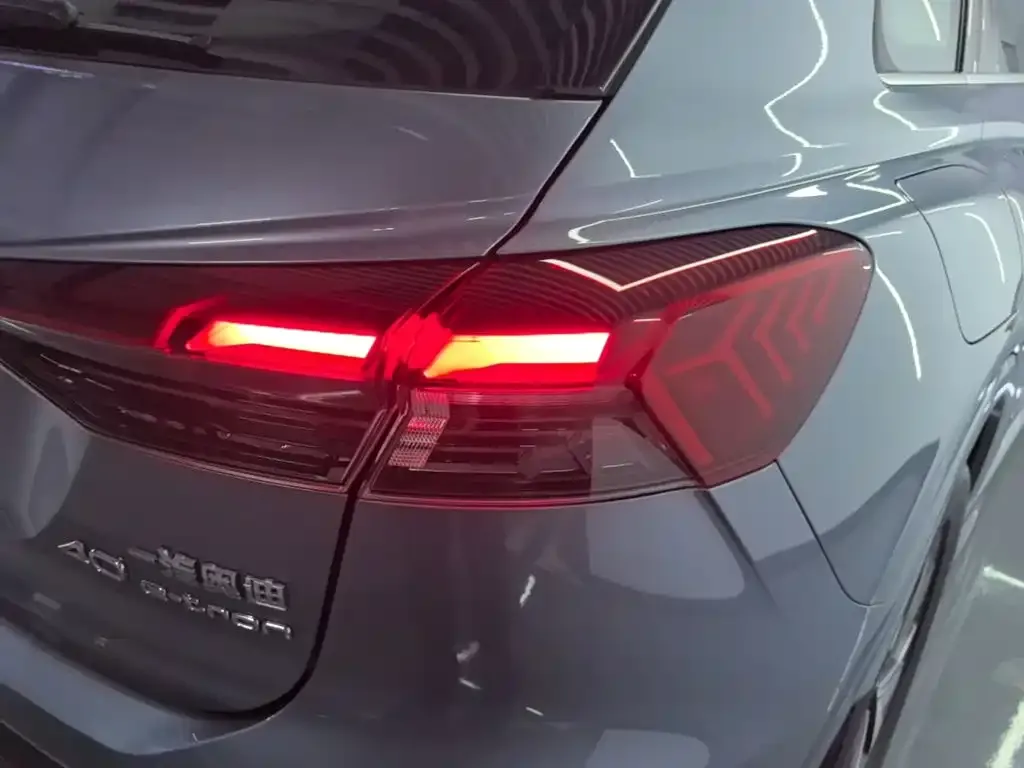 Audi Q4 e-tron — фото 4