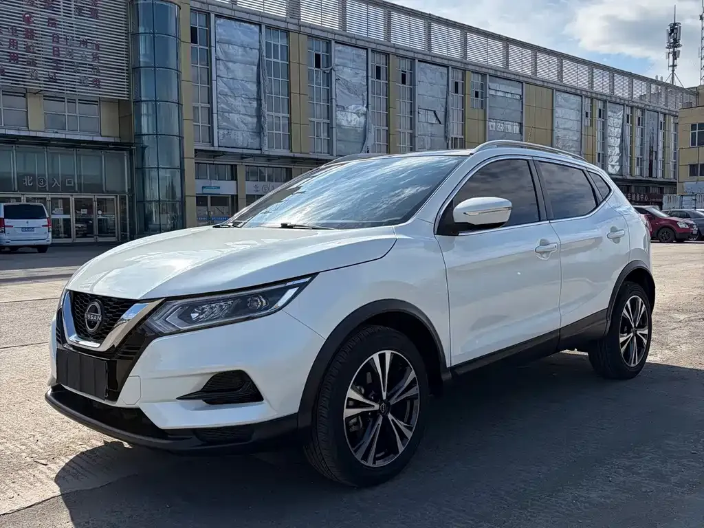 Nissan Qashqai — фото 1
