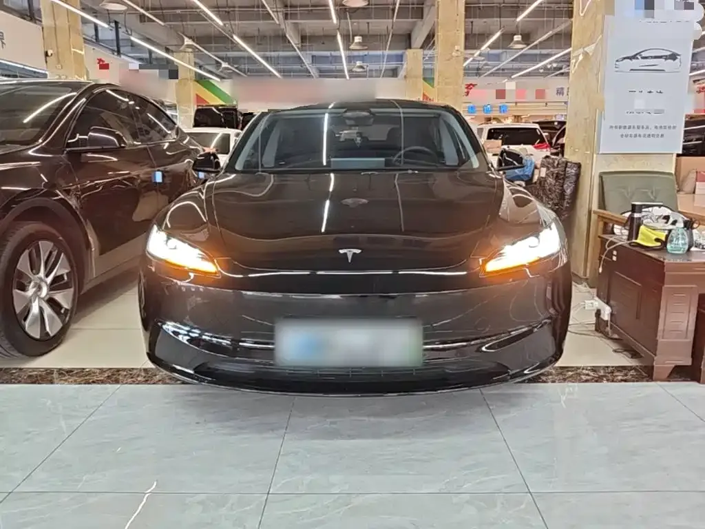 Tesla Model 3 — фото 9