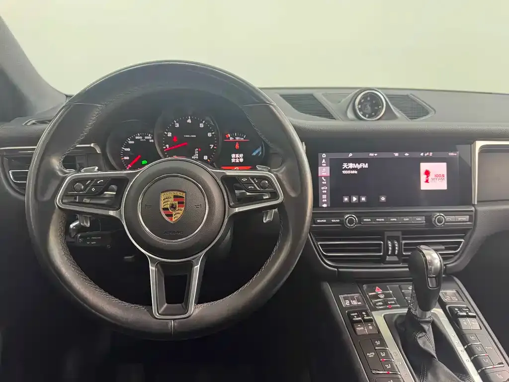 Porsche Macan — фото 10