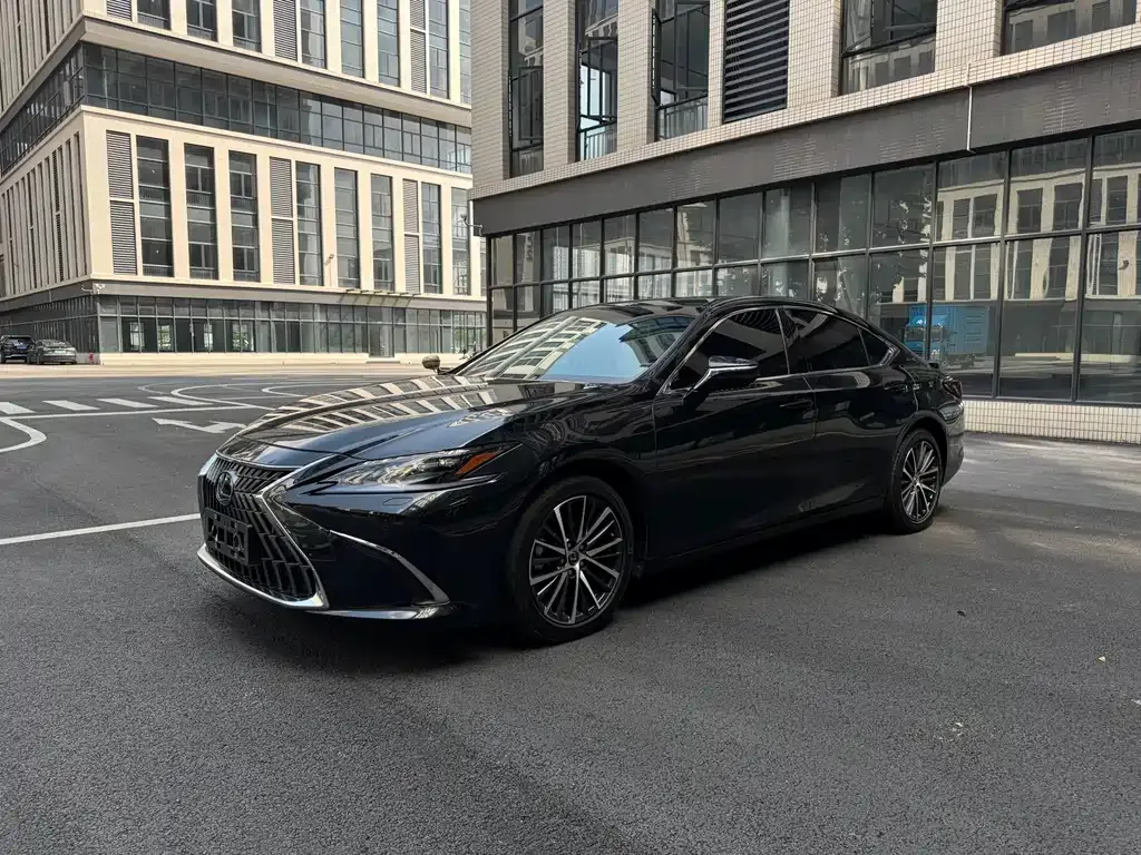 Lexus ES — фото 1