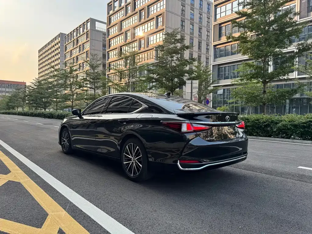 Lexus ES — фото 10