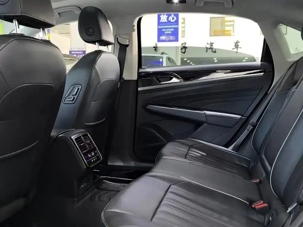 Volkswagen Passat — фото 4