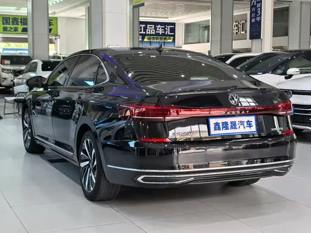 Volkswagen Passat — фото 8