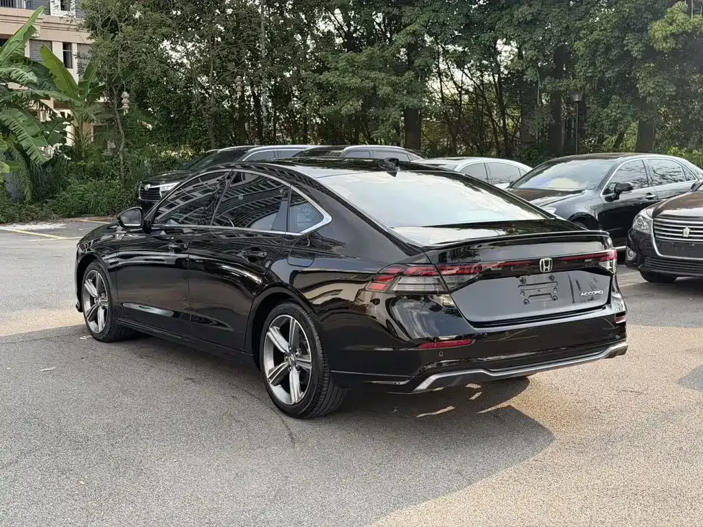 Honda Accord — фото 9