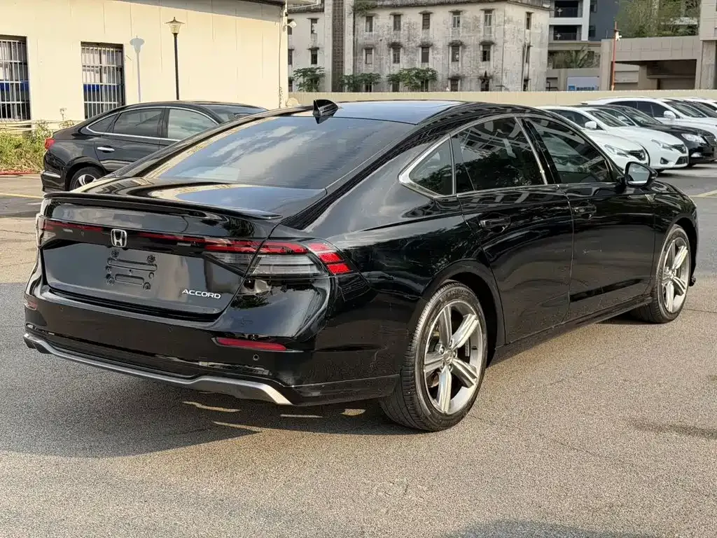 Honda Accord — фото 8