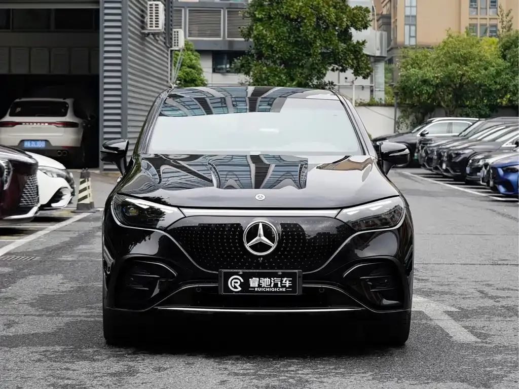 Mercedes-Benz EQE SUV — фото 10