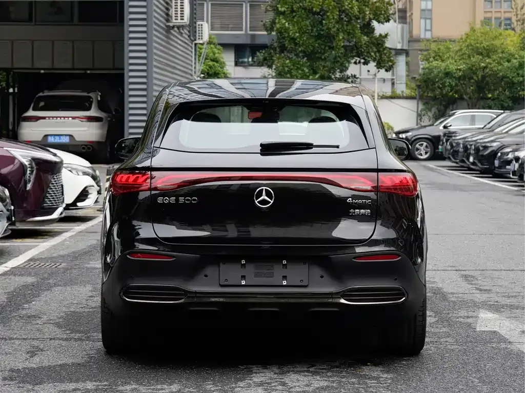 Mercedes-Benz EQE SUV — фото 4