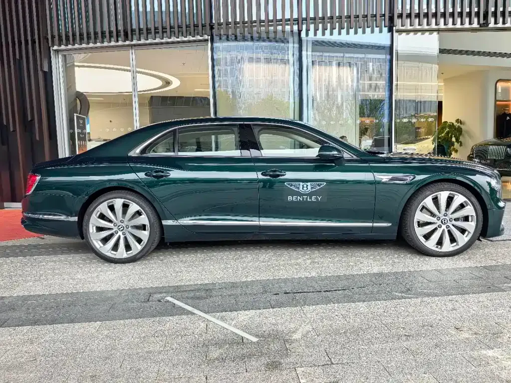Bentley Flying Spur PHEV — фото 10