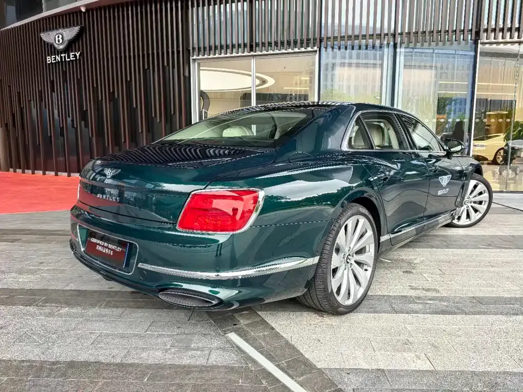 Bentley Flying Spur PHEV — фото 8