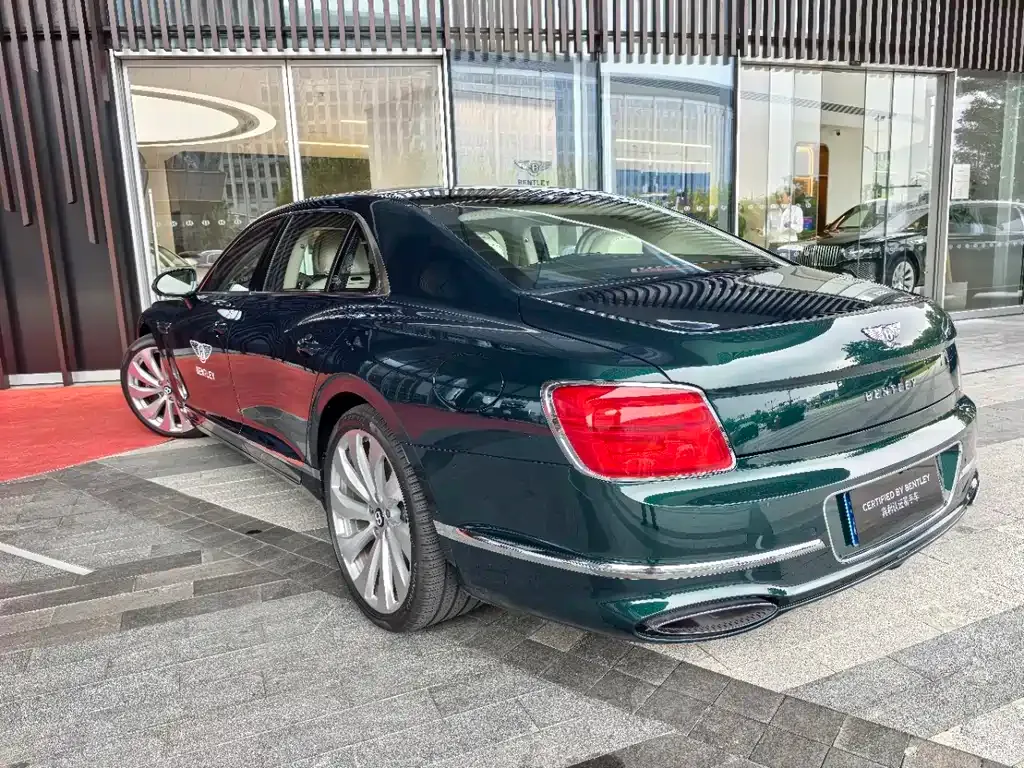 Bentley Flying Spur PHEV — фото 2