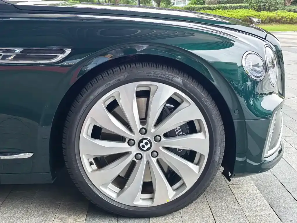 Bentley Flying Spur PHEV — фото 4