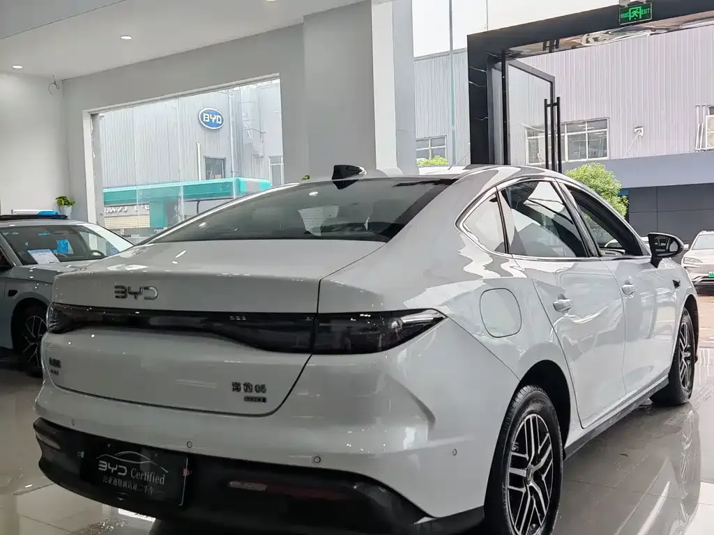 BYD Seal 05 DM-i — фото 8
