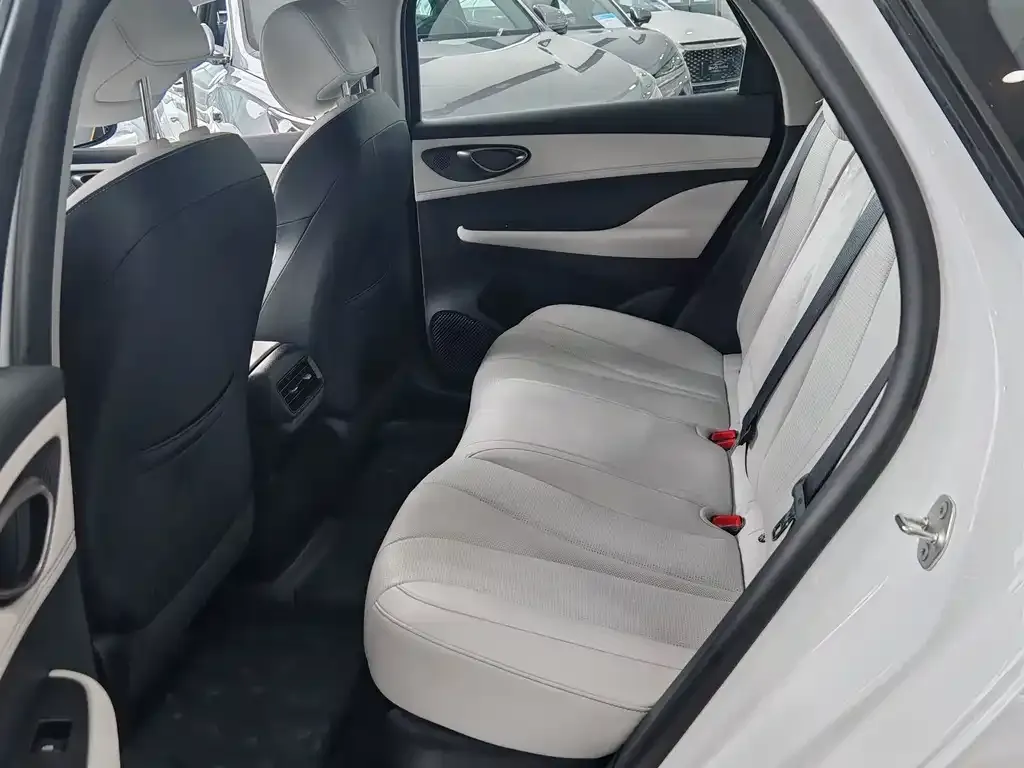 BYD Seal 05 DM-i — фото 7