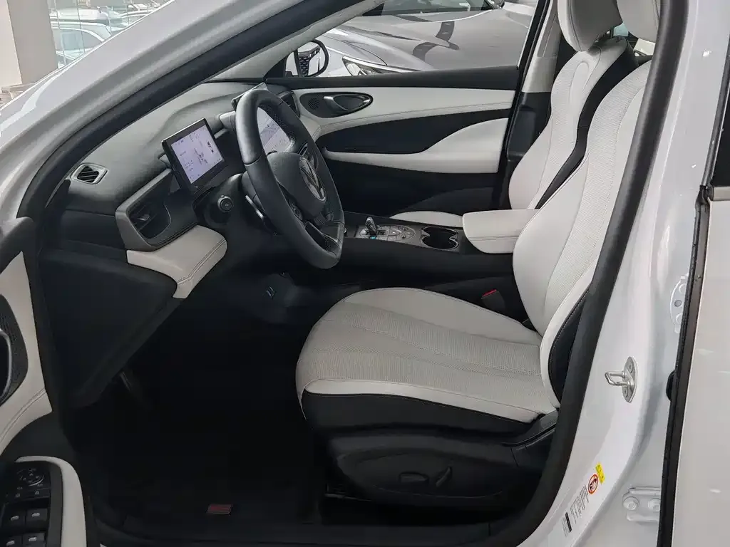 BYD Seal 05 DM-i — фото 10