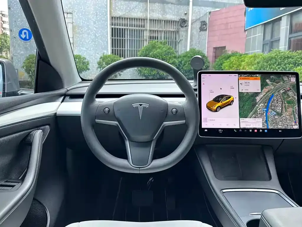 Tesla Model Y — фото 2