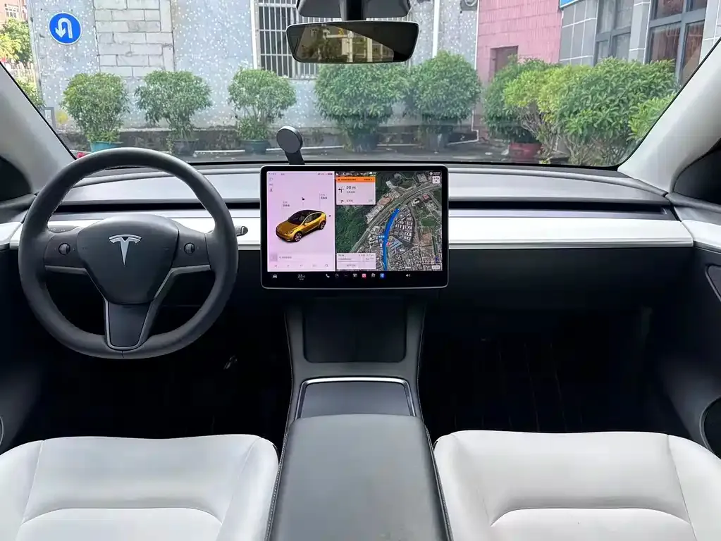 Tesla Model Y — фото 6