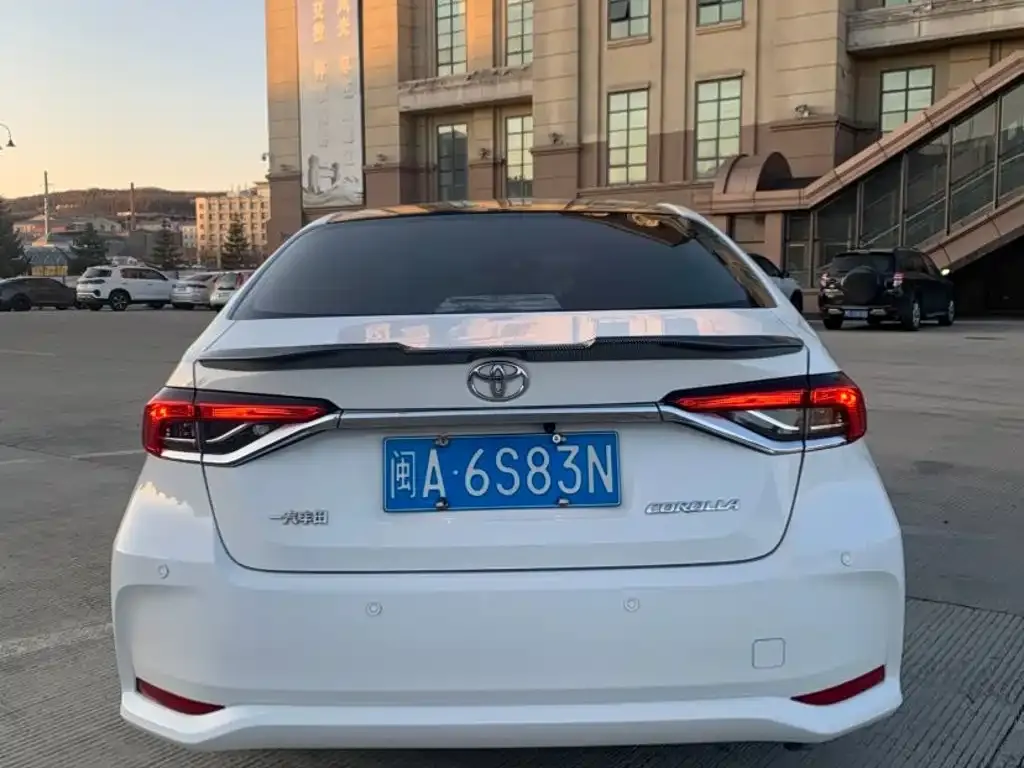 Toyota Corolla — фото 8