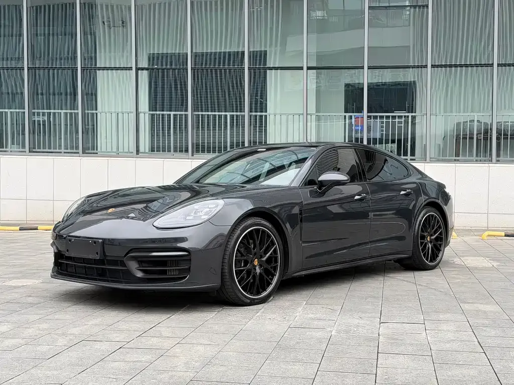 Porsche Panamera — фото 1