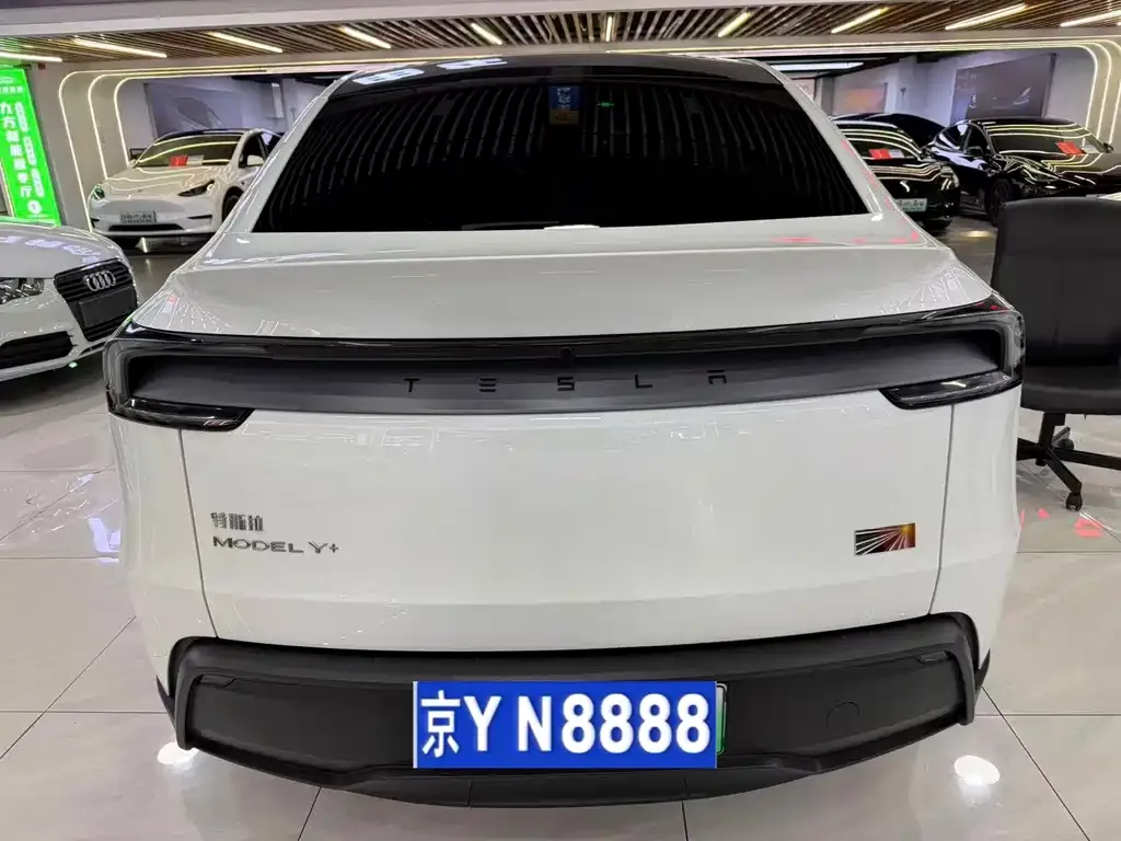 Tesla Model Y — фото 7