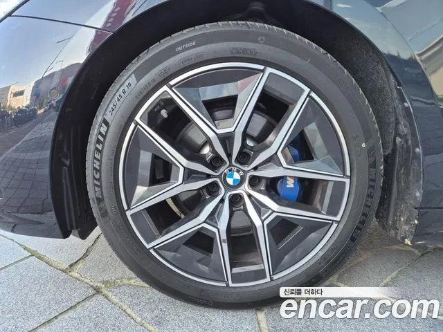 BMW 5-Series — фото 10