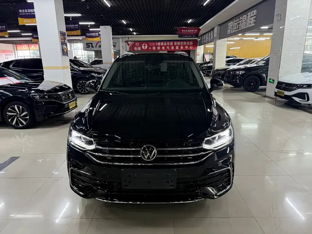 Volkswagen Tiguan L — фото 10