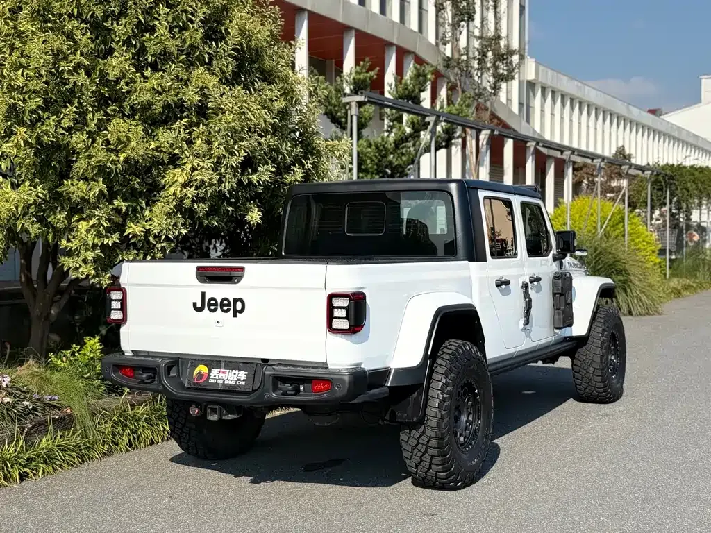 Jeep Gladiator — фото 8