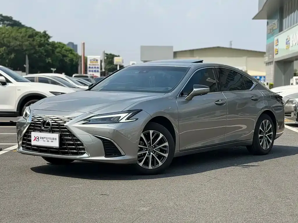 Lexus ES — фото 1