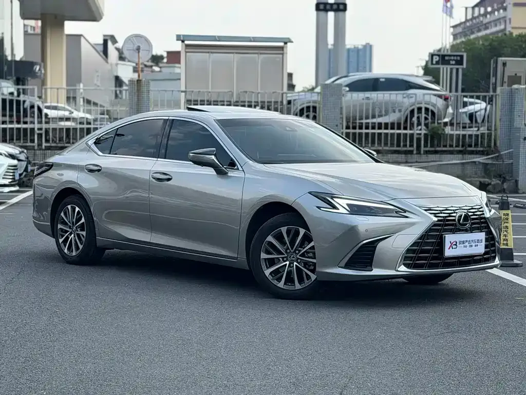 Lexus ES — фото 10