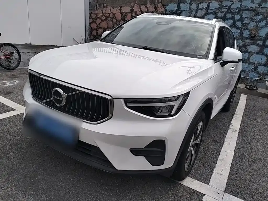 Volvo XC40 — фото 1