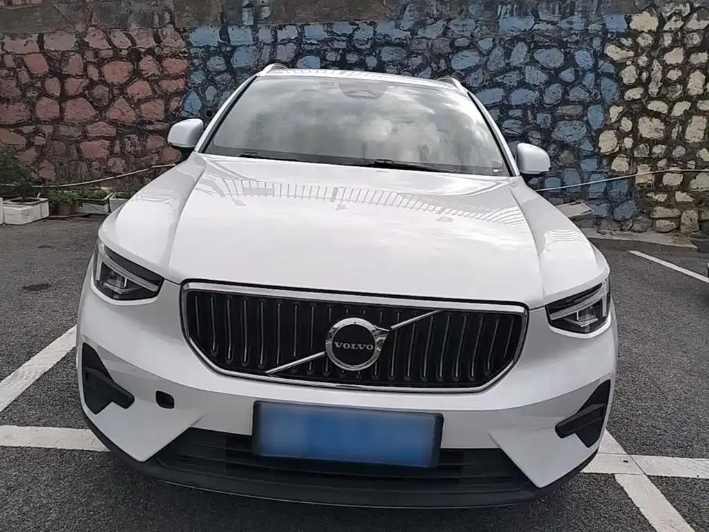 Volvo XC40 — фото 5