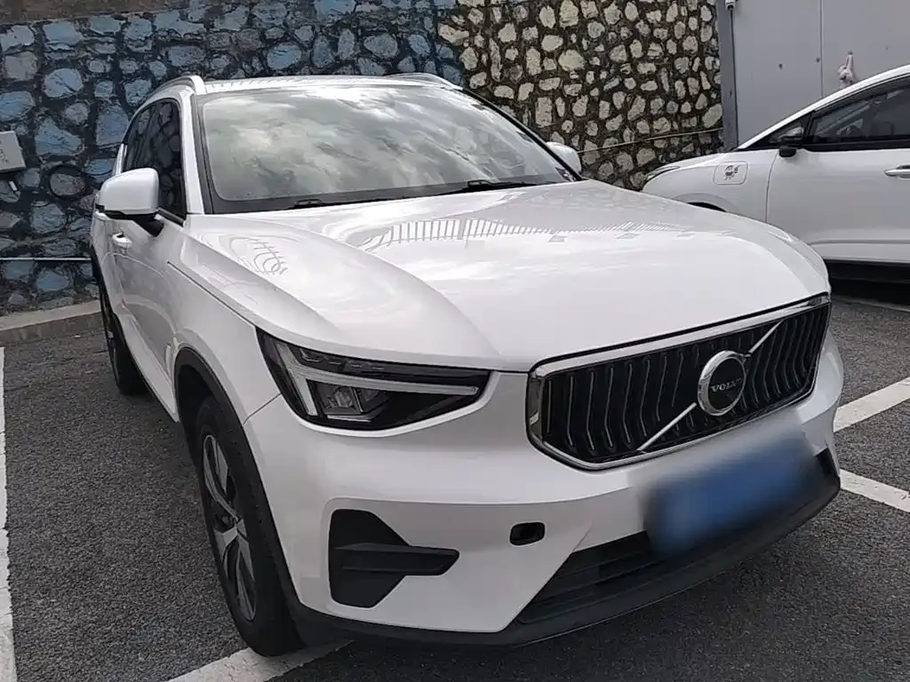 Volvo XC40 — фото 4