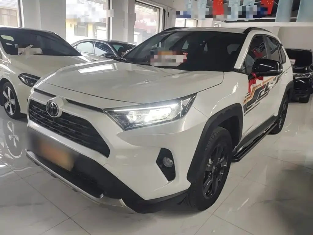Toyota RAV4 — фото 1