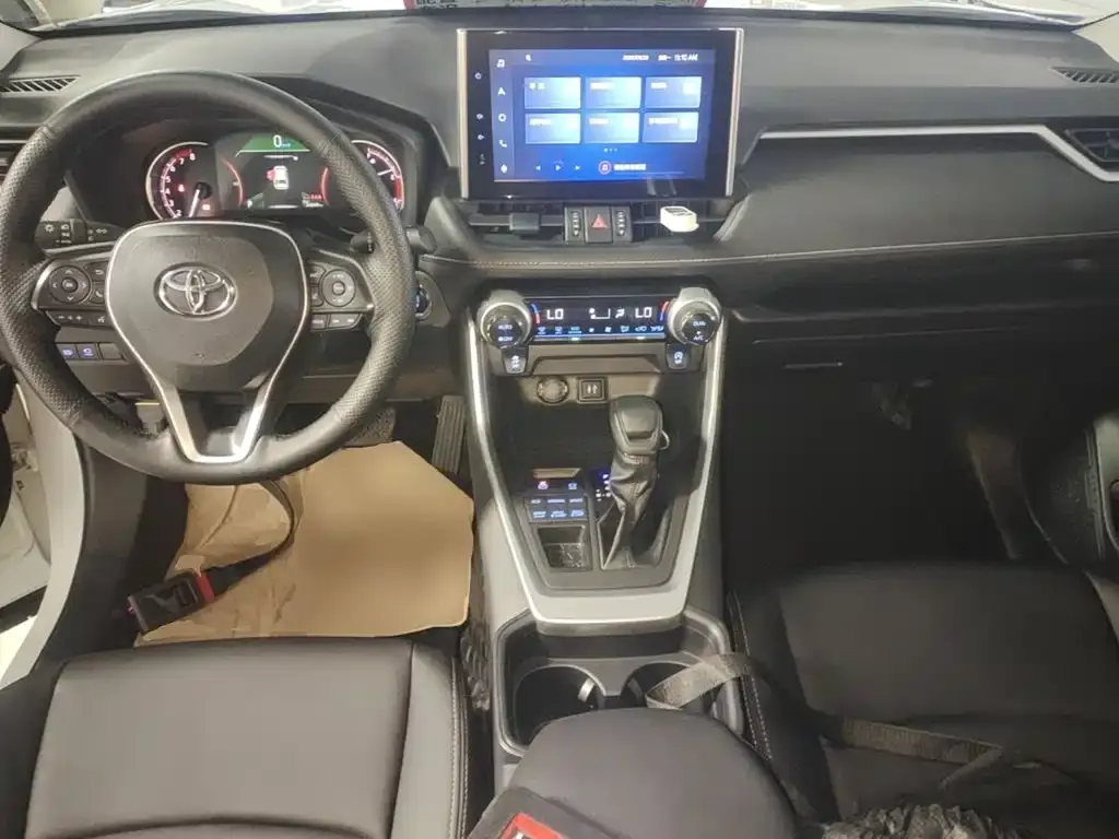 Toyota RAV4 — фото 6