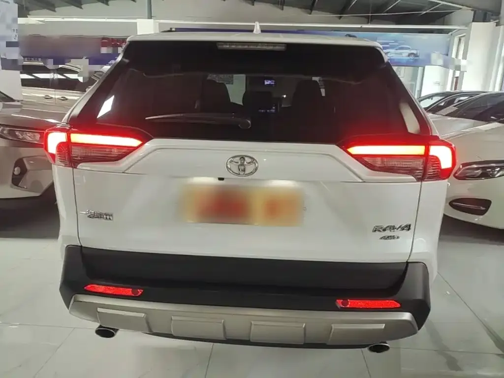 Toyota RAV4 — фото 3