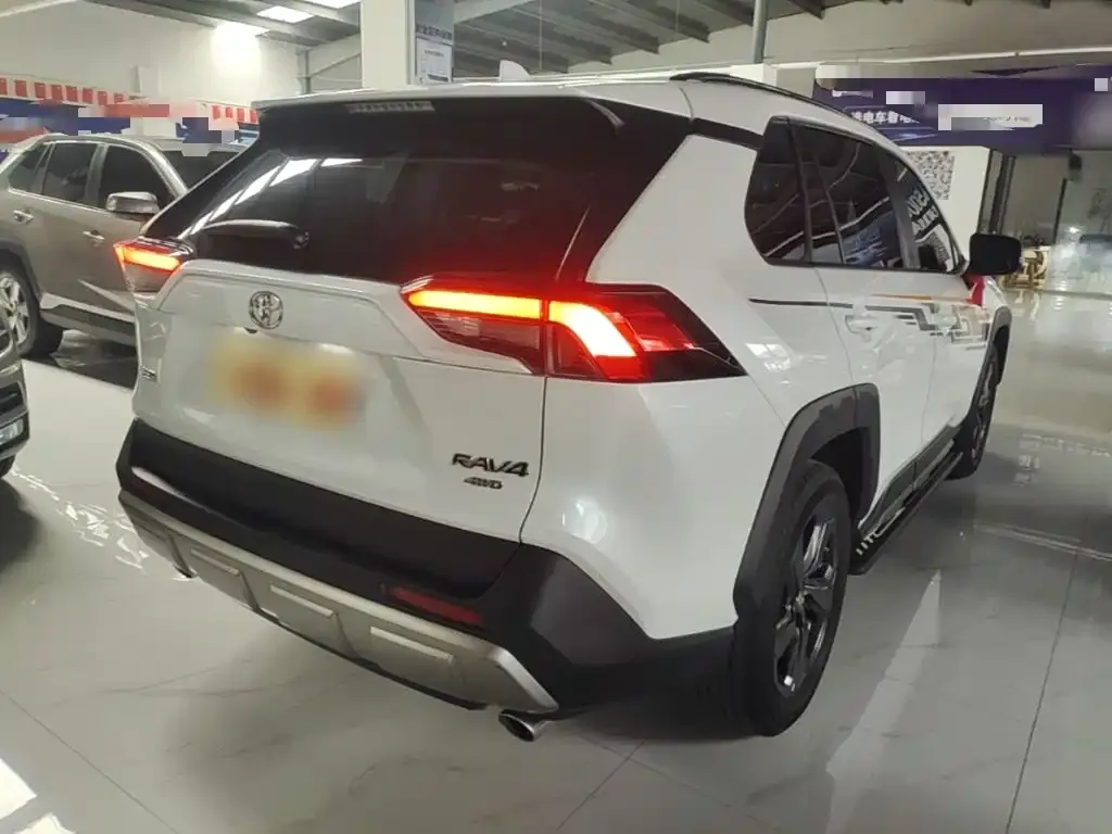 Toyota RAV4 — фото 5